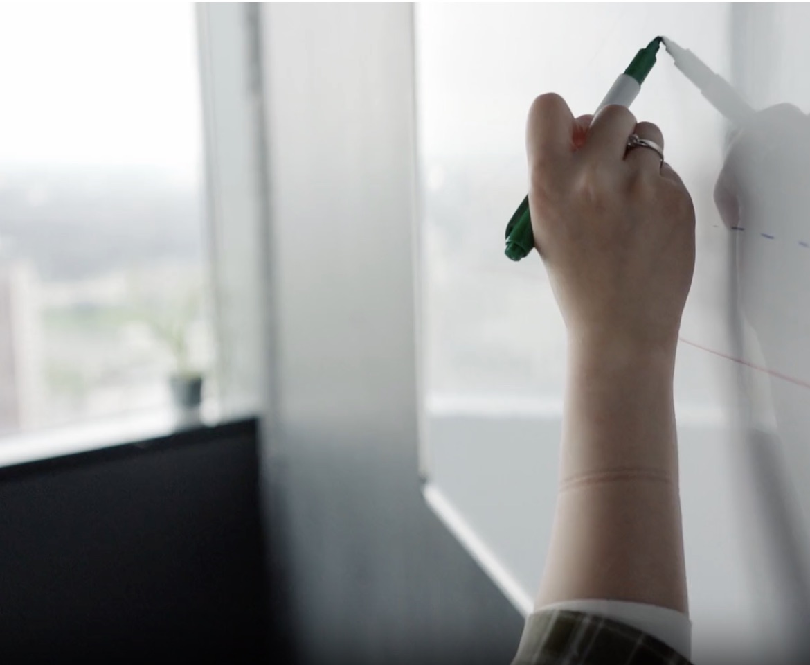 An Aurelis strategist mapping out an AI shopping strategy on a whiteboard